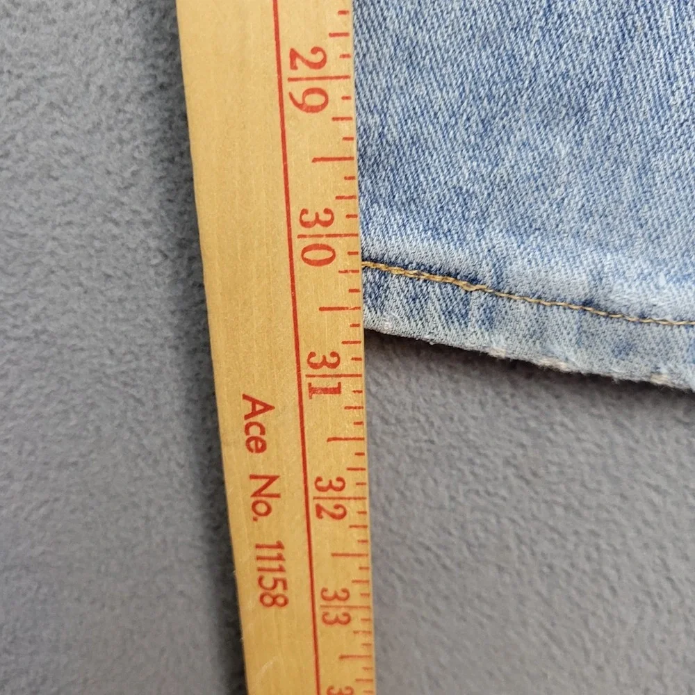 Wrangler Authentic Jeans Mens 32x32 Blue Denim Mid Rise Medium‎ Wash Distressed